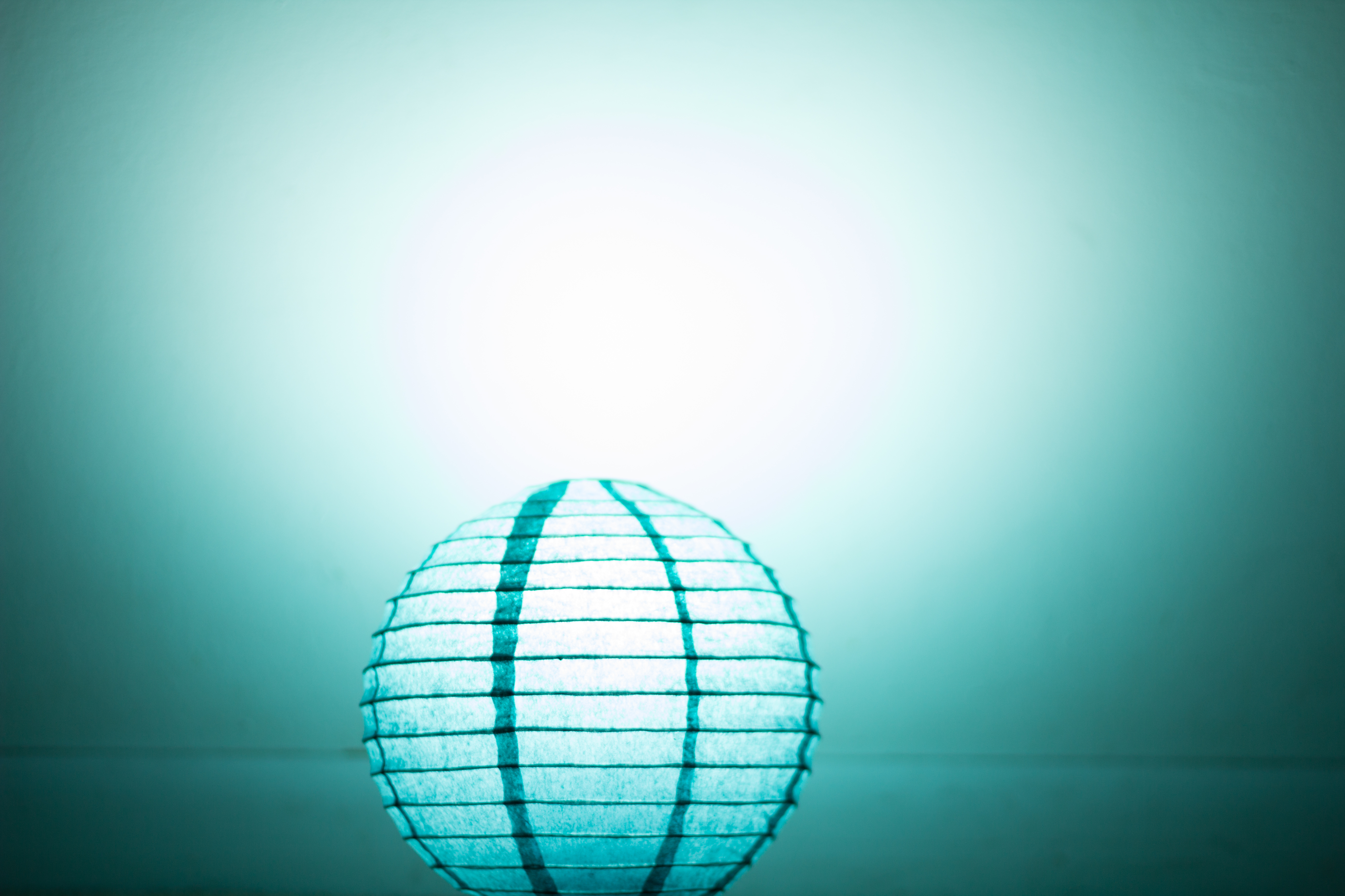 Illuminated paper lamp with better color disbursement