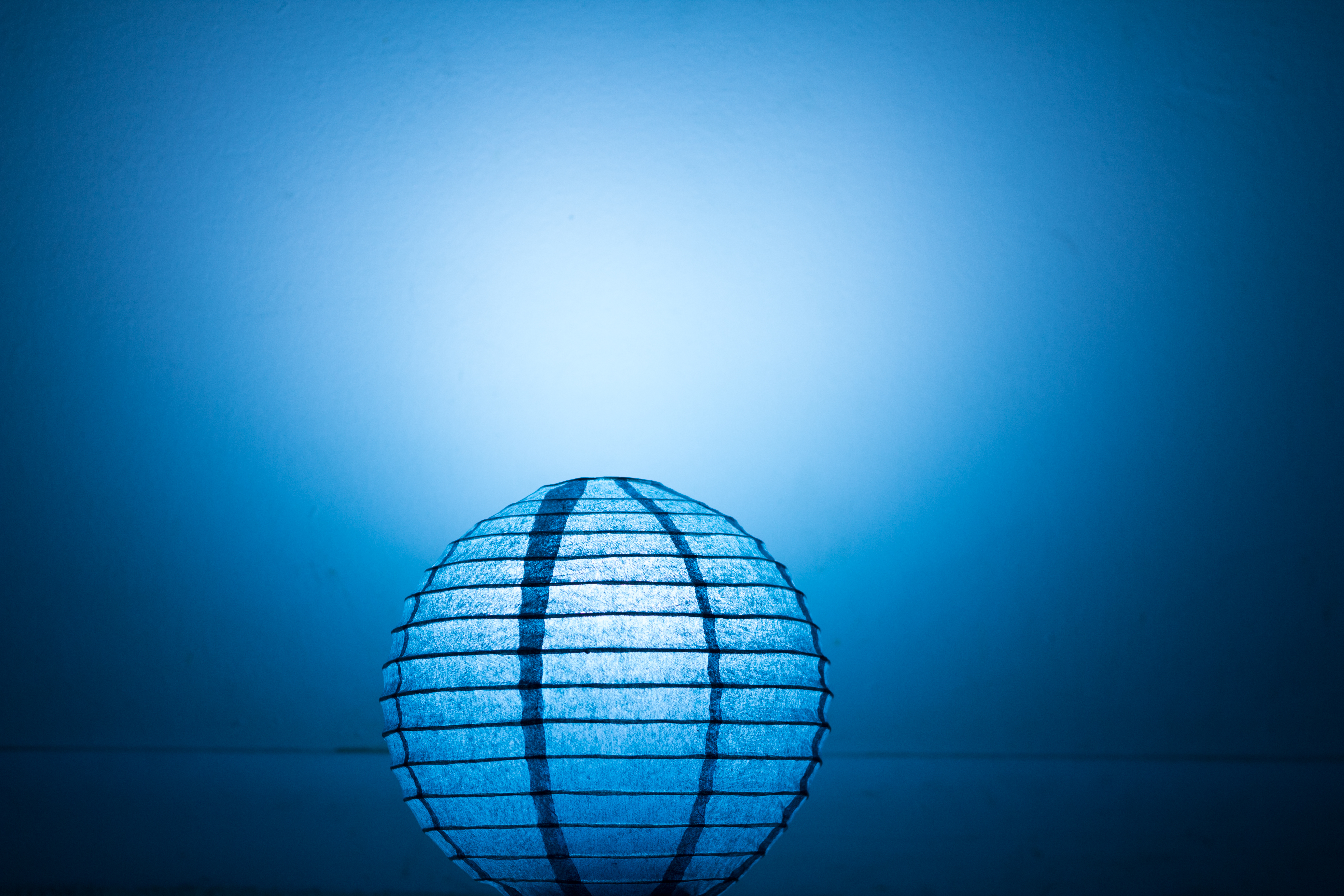 Illuminated paper lamp with tungsten white balance